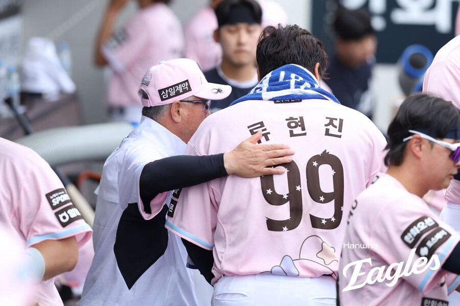 '승승승' 한화 단독 5위 점프…김경문 "류현진 200승 축하, 선수들 긴장의 끈 놓지 않았다"