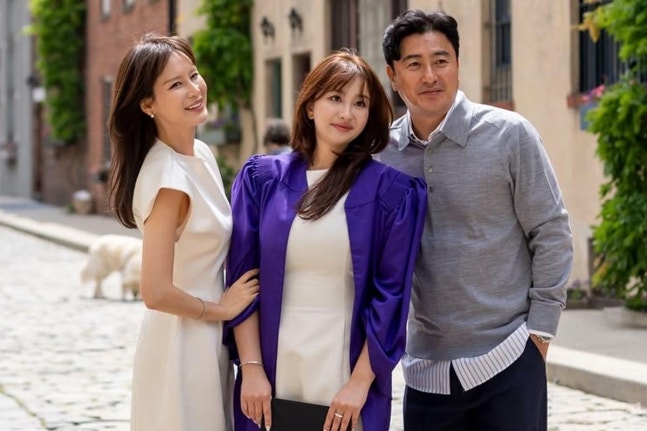 안정환♥이혜원, 딸 뉴욕대 졸업식 참석 "모두 함께 노력해서 만든 결과"