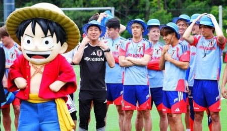 푸른 밀짚모자 쓴 日 축구, 원피스와 역대급 콜라보…"신세계로 가자" 월드컵 최초 8강 선언!