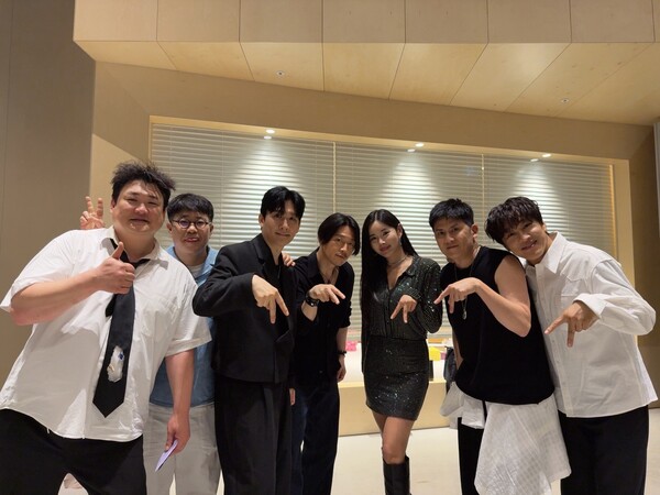 ▲ 조정민(오른쪽에서 세번째)이 속한 아묻따밴드가 5월 부산과 서울에서 공연을 벌였다. 제공|루체엔터테인먼트