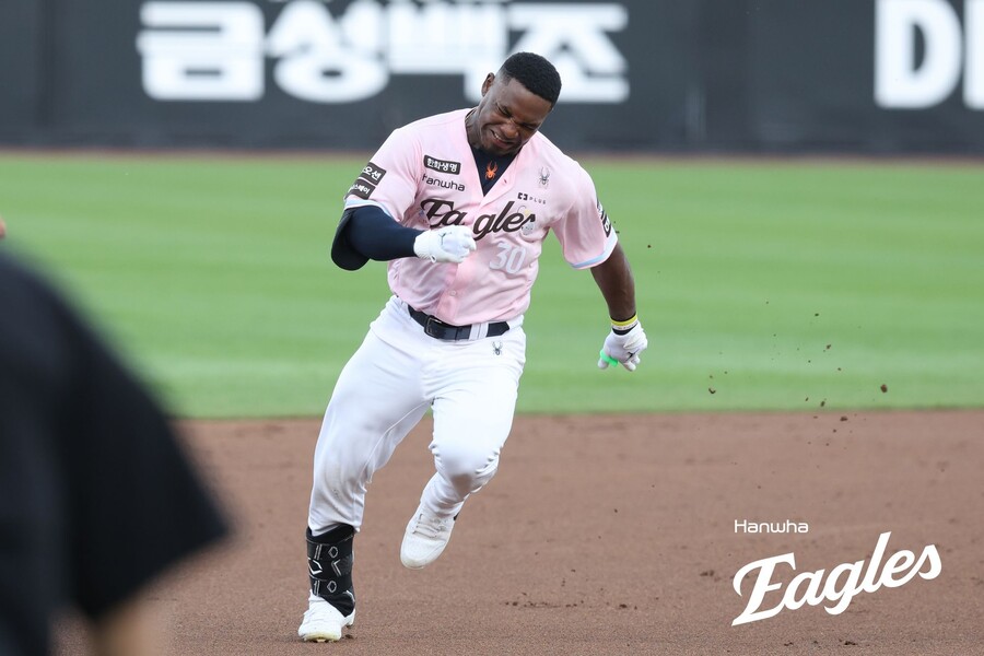'MLB 진출' 페라자 KBO 씬스틸러까지 차지할까…'후후' 양의지, '3홈런' 김호령, '연속 끝내기' 김웅빈과 경쟁