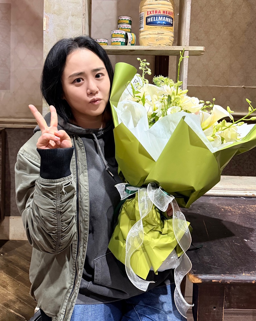 문근영, 눈에 띄게 날렵해진 모습…"격려와 위로 감사" '오펀스' 막공 소감