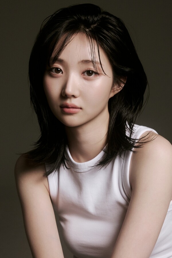 남규희, 새 프로필서 청초·시크 공존…데뷔 6년차 숨고르기