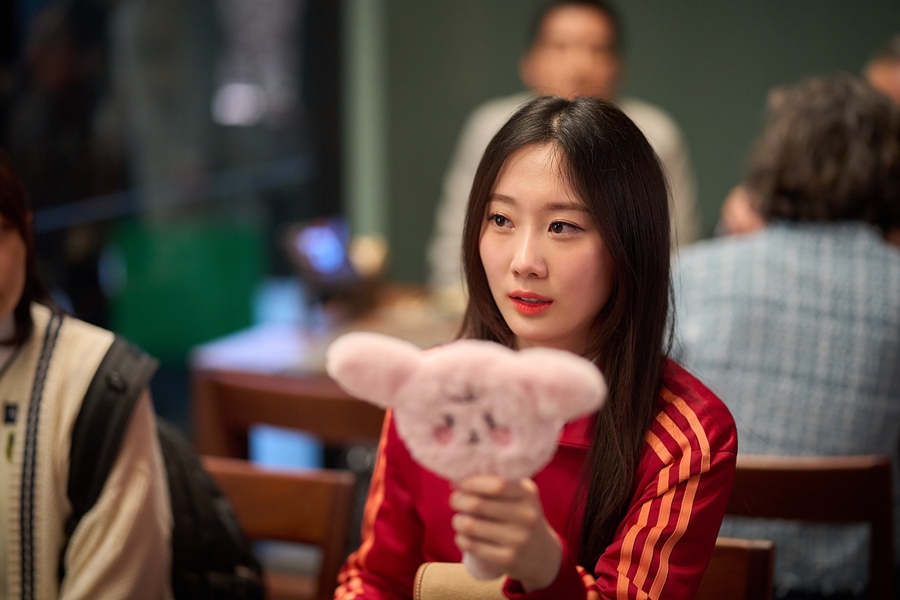▲ '군체' 일진소녀 채서은. 출처|영화 '군체' 스틸