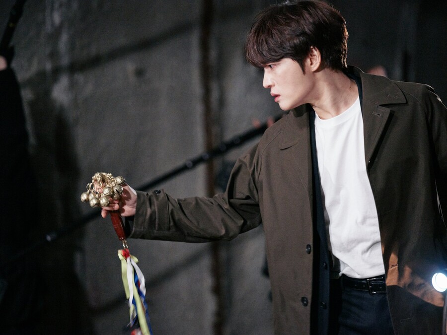 '박수무당' 된 김재중…'산사'로 '살목지' 흥행 바통 이을까