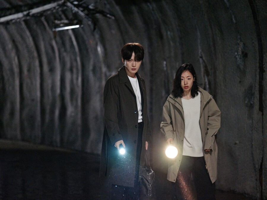 ▲ 신사 악귀의 속삭임. 출처ㅣ신사 악귀의 속삭임 스틸