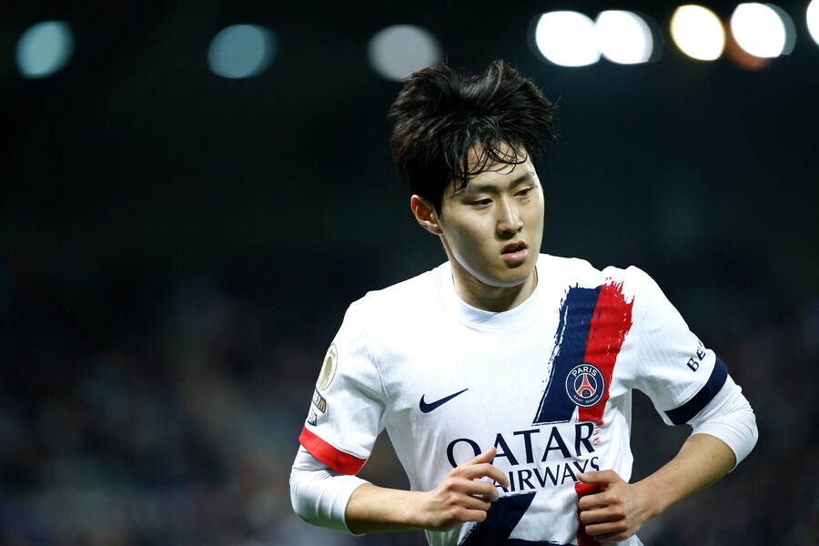 불현듯 '변수' 떠오른 이강인, 순탄치 않을 아틀레티코 이적 협상…PSG “이적료 893억 책정” 아틀레티코 “좀 깎아줘” 대립 가능성