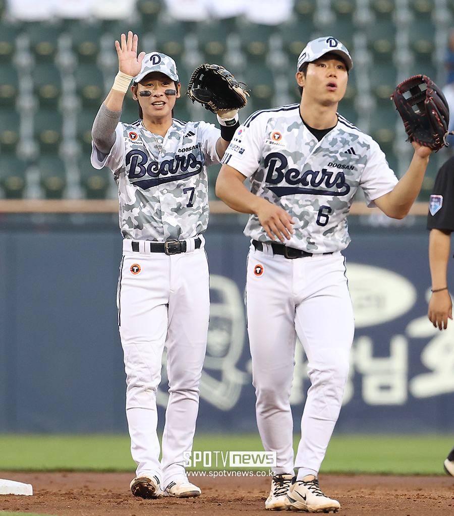 [포토S] 박찬호, '강승호 바라보며'