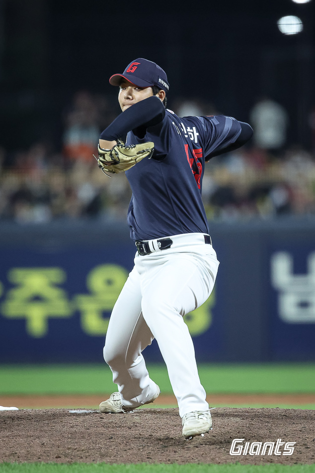 "좋은 걸 많이 갖고 있더라" 롯데 2R 특급유망주 향한 명장의 특급칭찬, 눈도장 제대로 찍었다