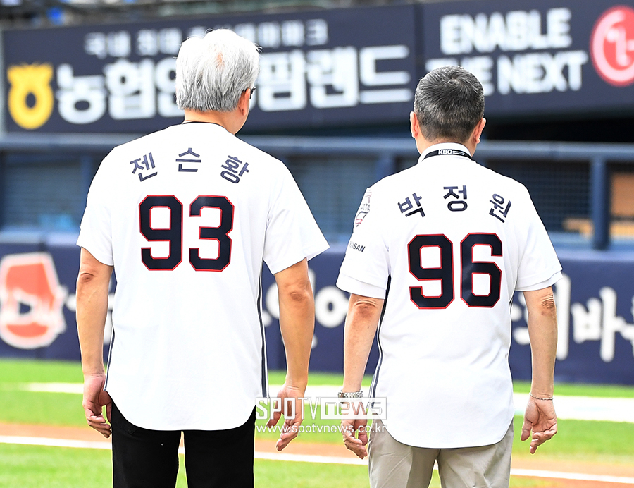 [포토S] 93번 등번호 달고 마운드 오른 젠슨 황