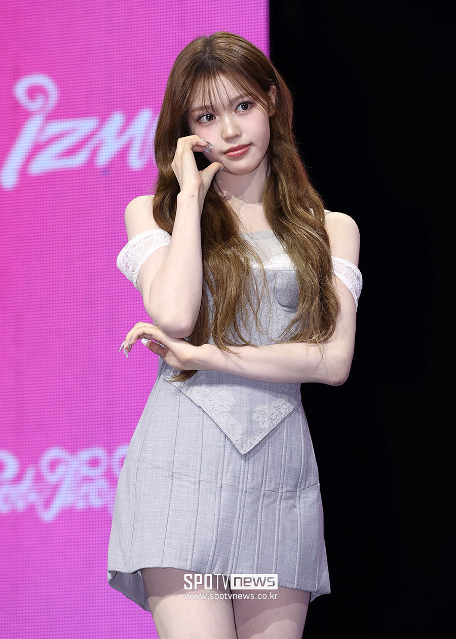 [포토S] 이즈나 정세비, '미모가 반짝'