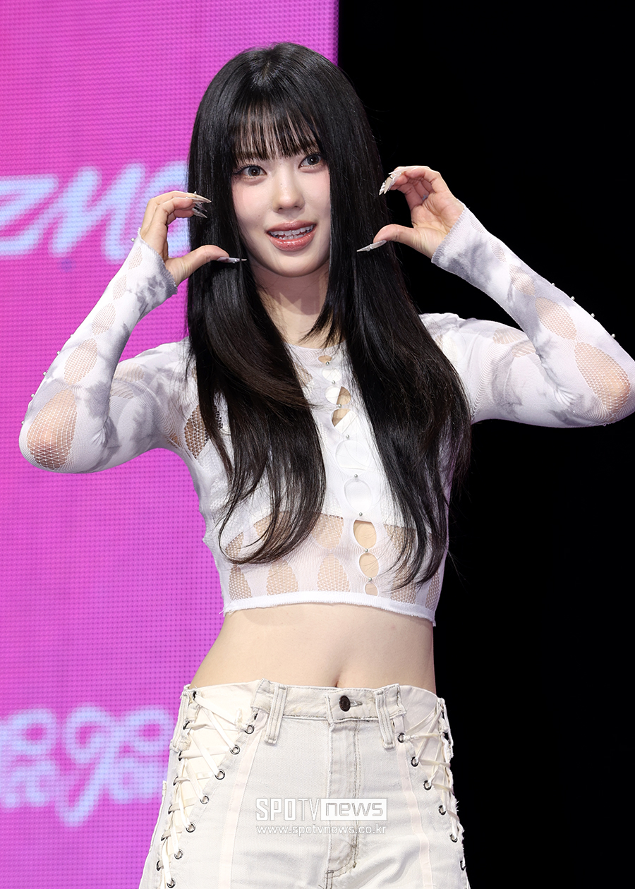 [포토S] 이즈나 코코, '깜찍 볼하트~'
