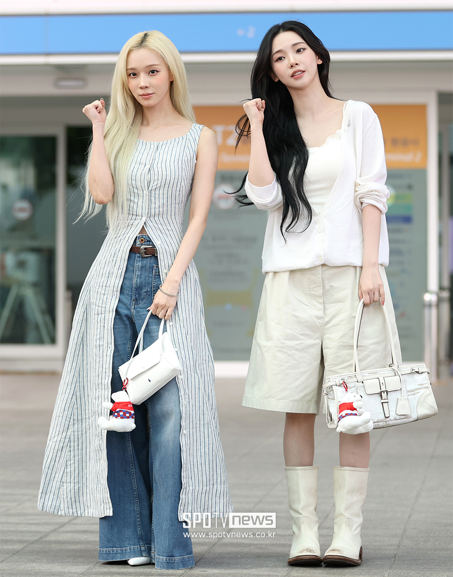 [포토S] 윈터-카리나, '예쁜 애 옆에 예쁜 애'