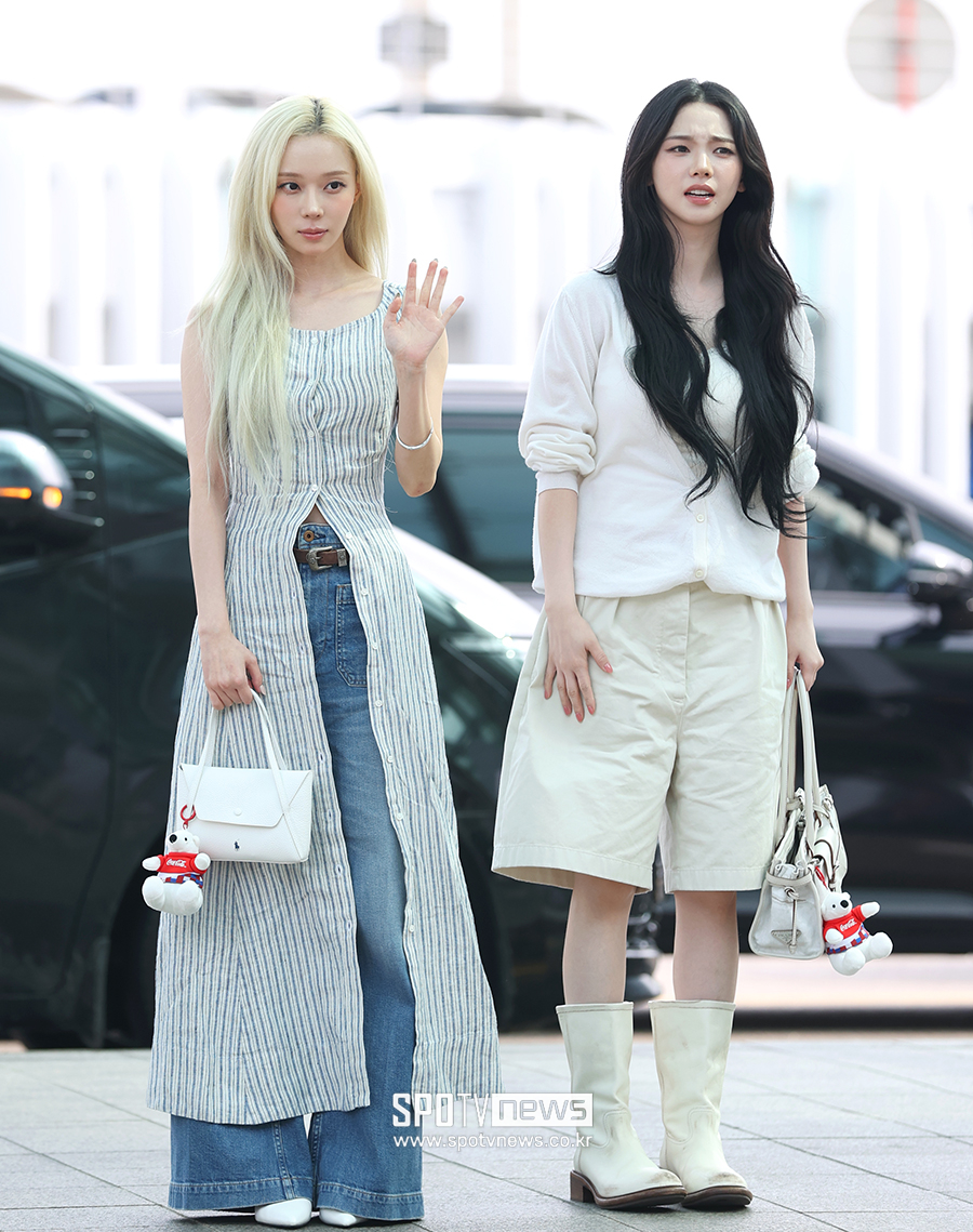 [포토S] 윈터-카리나, '태극전사들 응원하기 위해 멕시코로!'