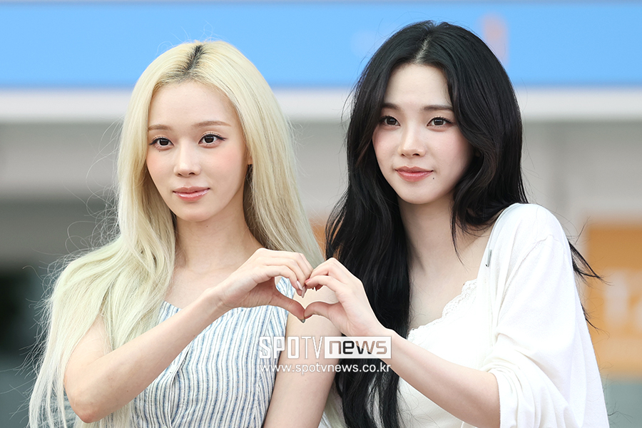 [포토S] 윈터-카리나, '함께 하트~'