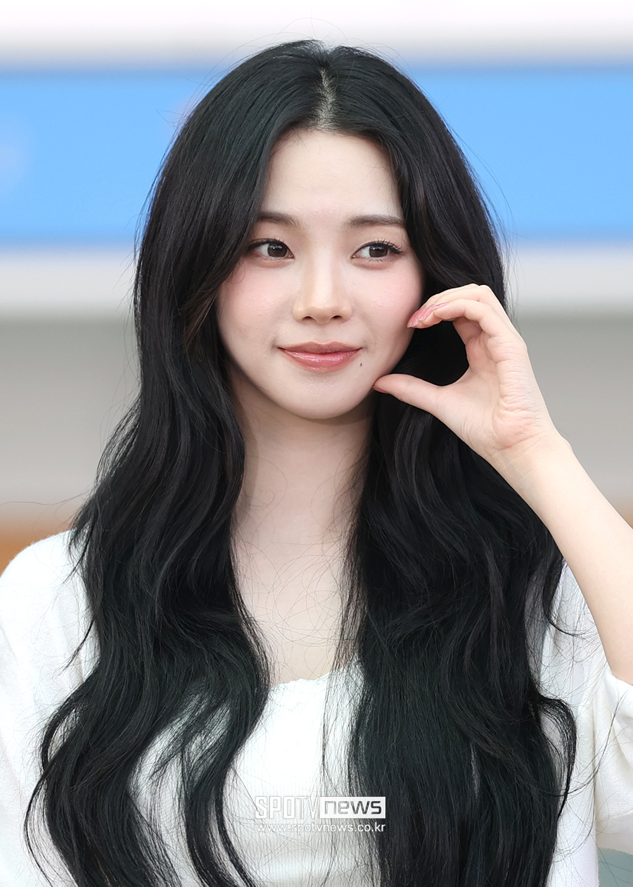 [포토S] 카리나, '사랑스러운 볼하트'