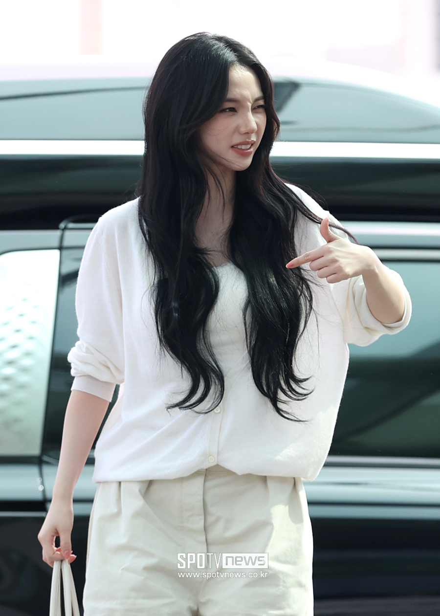[포토S] 알레르기 때문에 인상 쓴 카리나