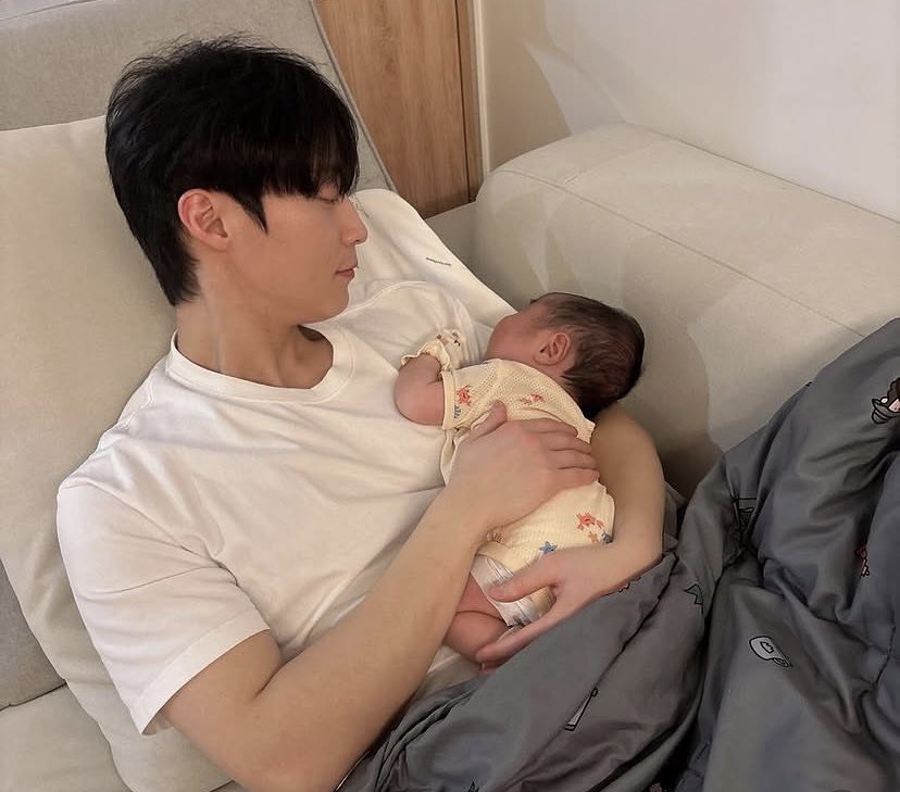 ▲ 허남준은 지난해 개인 SNS에 조카 사진을 공개해 화제를 모았다.출처|허남준 SNS