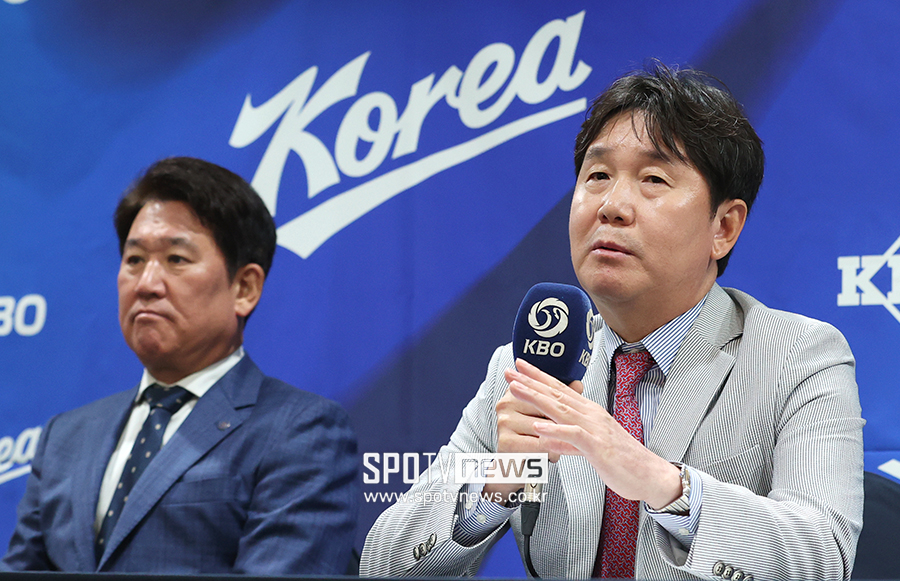 ▲ 조계현 전력강화위원장과 류지현 감독 ⓒ곽혜미 기자