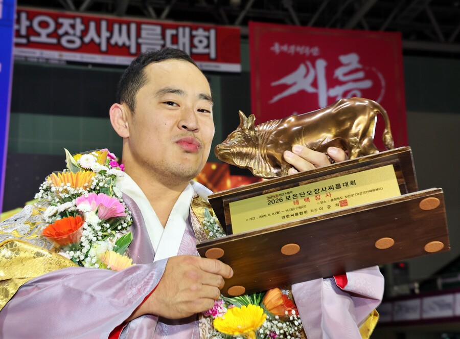 ▲ 윤필재가 20205 보은단오장사씨름대회 태백장사에 올랐다. ⓒ대한씨름협회