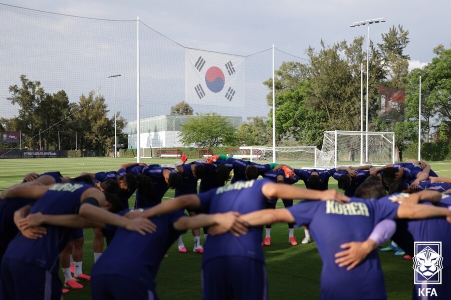 ▲ 홍명보 감독이 자신의 두 번째 월드컵, 첫 번째 경기에 나설 선발 명단을 고민했다. 고민에 고민을 거듭한 끝에 점심 식사 전에 선발 명단을 확정했다. 이제 모든 준비는 끝났고 체코전 승점만 조준한다. ⓒ대한축구협회