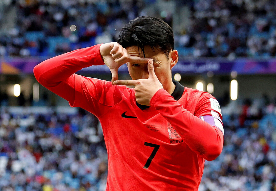 ▲ 어느덧 33살 베테랑이 된 손흥민은 2014 브라질 월드컵 때부터 꾸준히 한국 축구 전방을 책임져왔다. 최근 3차례 월드컵 본선에서 한국이 기록한 10골 가운데 4골(3골 1도움)에 직접 관여했다. ⓒ연합뉴스 / REUTERS
