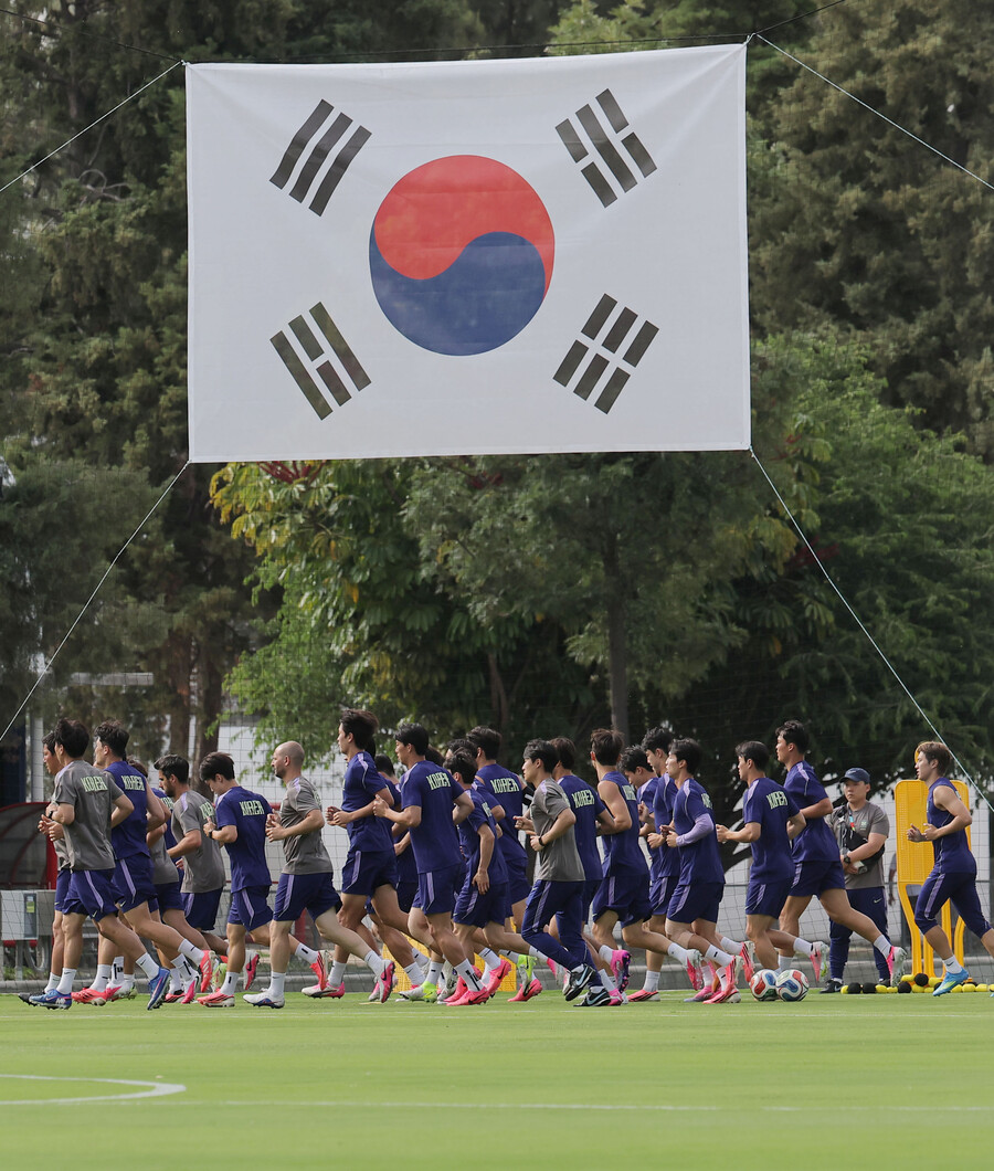 ▲ 홍명보 축구대표팀 감독은 주장 손흥민과 수시로 소통하며 2026 북중미 월드컵 선전을 다짐 중이다. ⓒ연합뉴스