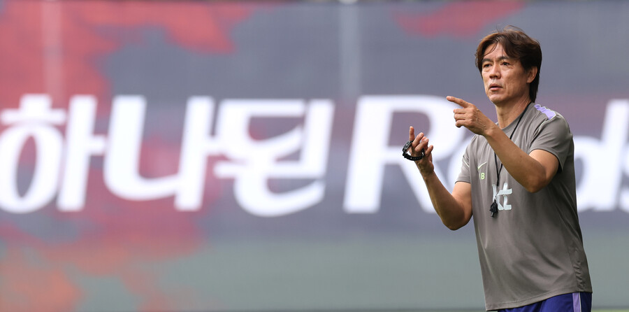 ▲ 홍명보 축구대표팀 감독은 선수들과 대화하며 서로를 알아가는 것에 집중했다. ⓒ연합뉴스