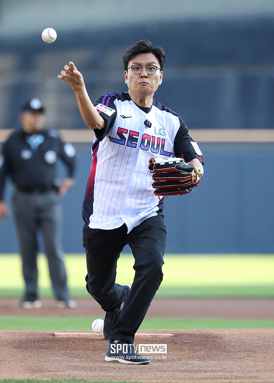 [포토S] 정승제 강사, '스트라이크 투구!'