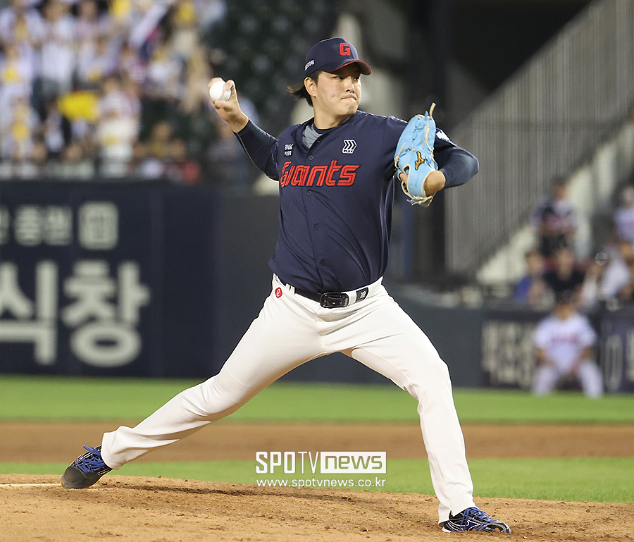 [포토S] 역투하는 김원중
