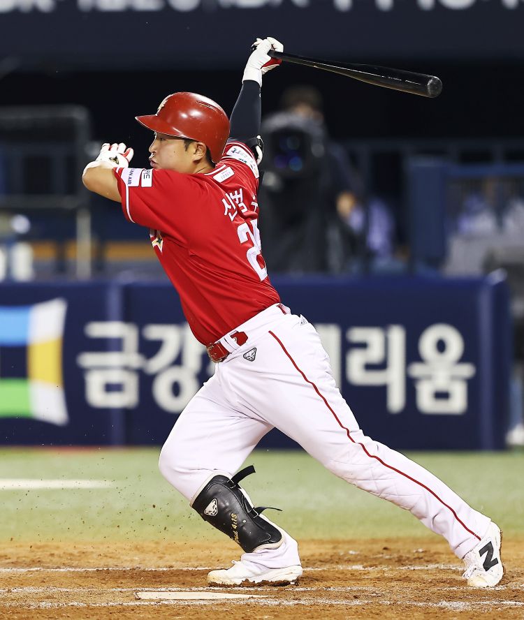 ‘2군 칭찬왕’의 383일, 남몰래 흘린 땀이 보상 받았다… SSG 연패 탈출 서막 알린 대형 홈런