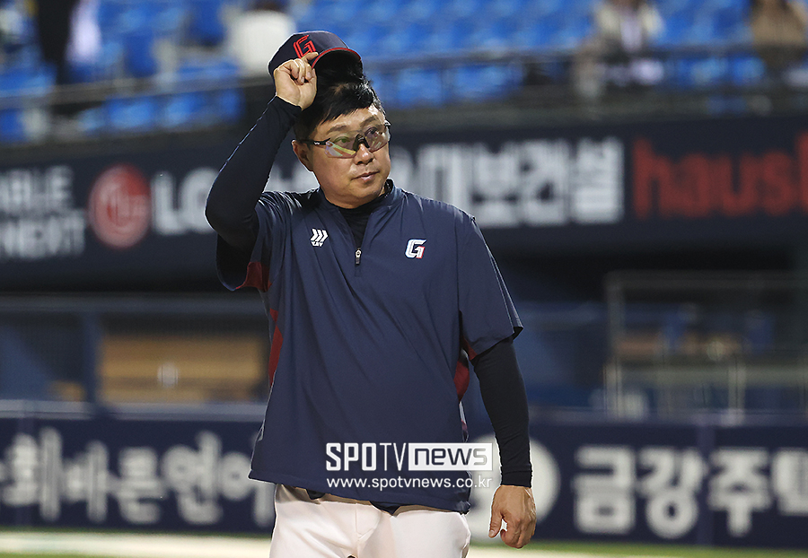'4안타 5타점' 마황의 미친 존재감, 활짝 웃은 김태형 감독 "황성빈 적시타로 승기 잡았다"