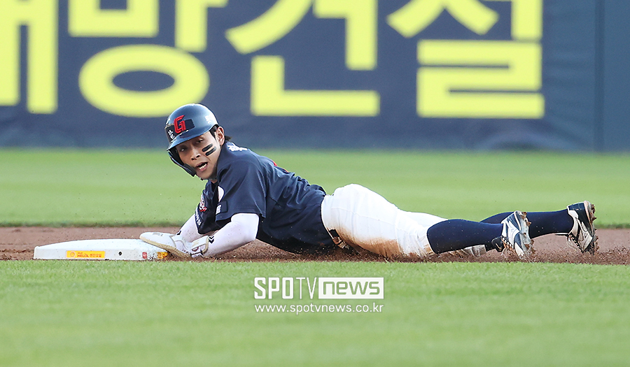 [포토S] 2루 도루 성공한 황성빈