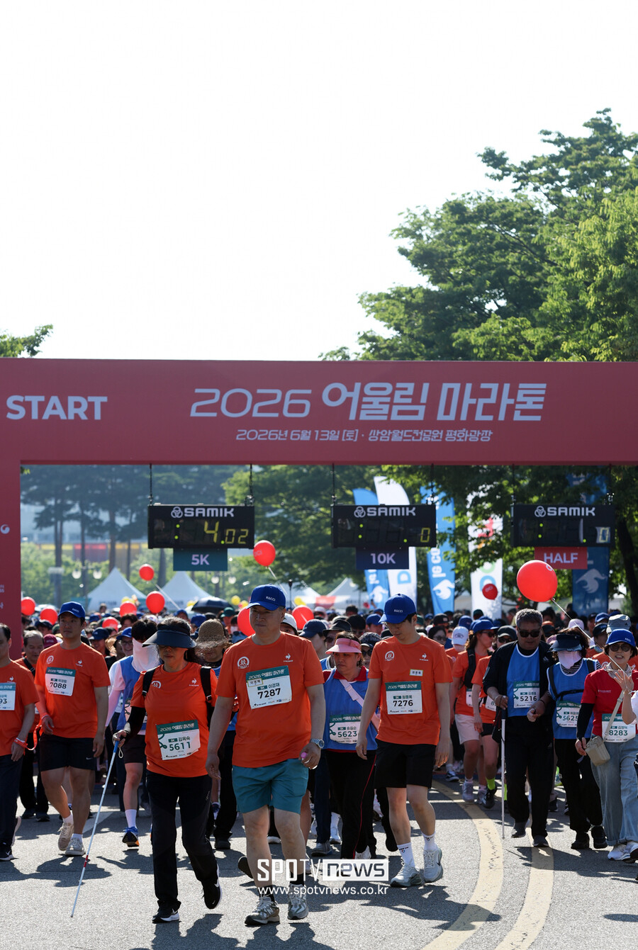 [포토] 시각장애인과 비장애인이 함께 걷는 '어울림 마라톤 대회'