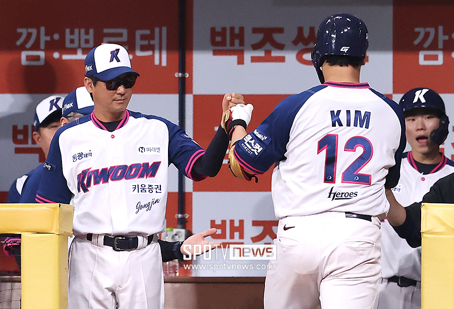 '0-1→1-1→3-1' 키움이 연이틀 한화 잡았다! 설종진 감독 "알칸타라 에이스답게 완벽한 피칭"