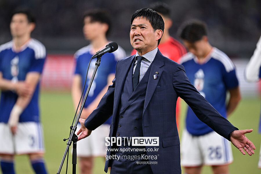 ▲ 월드컵을 앞둔 일본의 모리야스 감독은 자주 기미가요가 흘러나오면 눈물을 흘린다. 감독이 감정 동요를 드러내는 건 흔치 않은 일이라 일본에서도 과도하게 감성적이라는 비판이 나온다.
