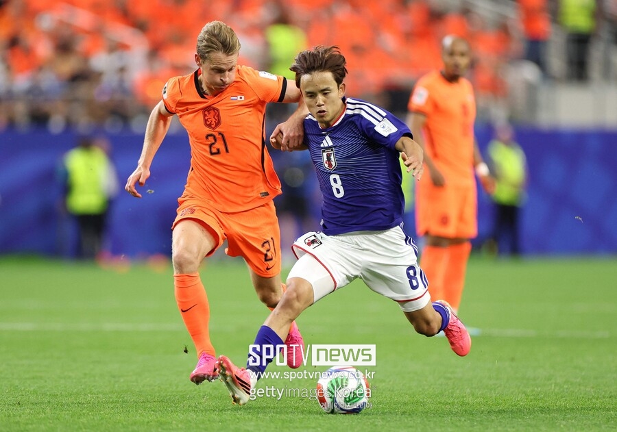 ▲ ESPN은 "일본은 부상으로 대회에 나서지 못한 주장 엔도 와타루 유니폼을 벤치에 걸어뒀고 경기 후에도 들고 나와 팬들에게 인사시켰다. 피치 안팎에서 믿을 수 없는 팀워크를 보여줬다"고 조명했다. 그 마음은 경기력으로 이어졌다.