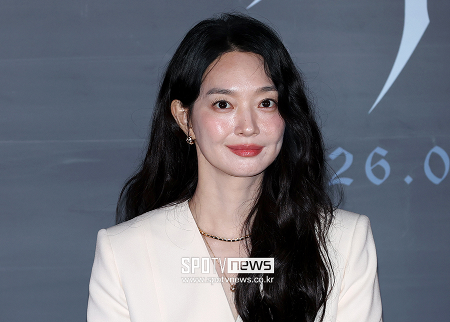 [포토S] 신민아, '42세 나이 믿기지 않는 동안 미모'