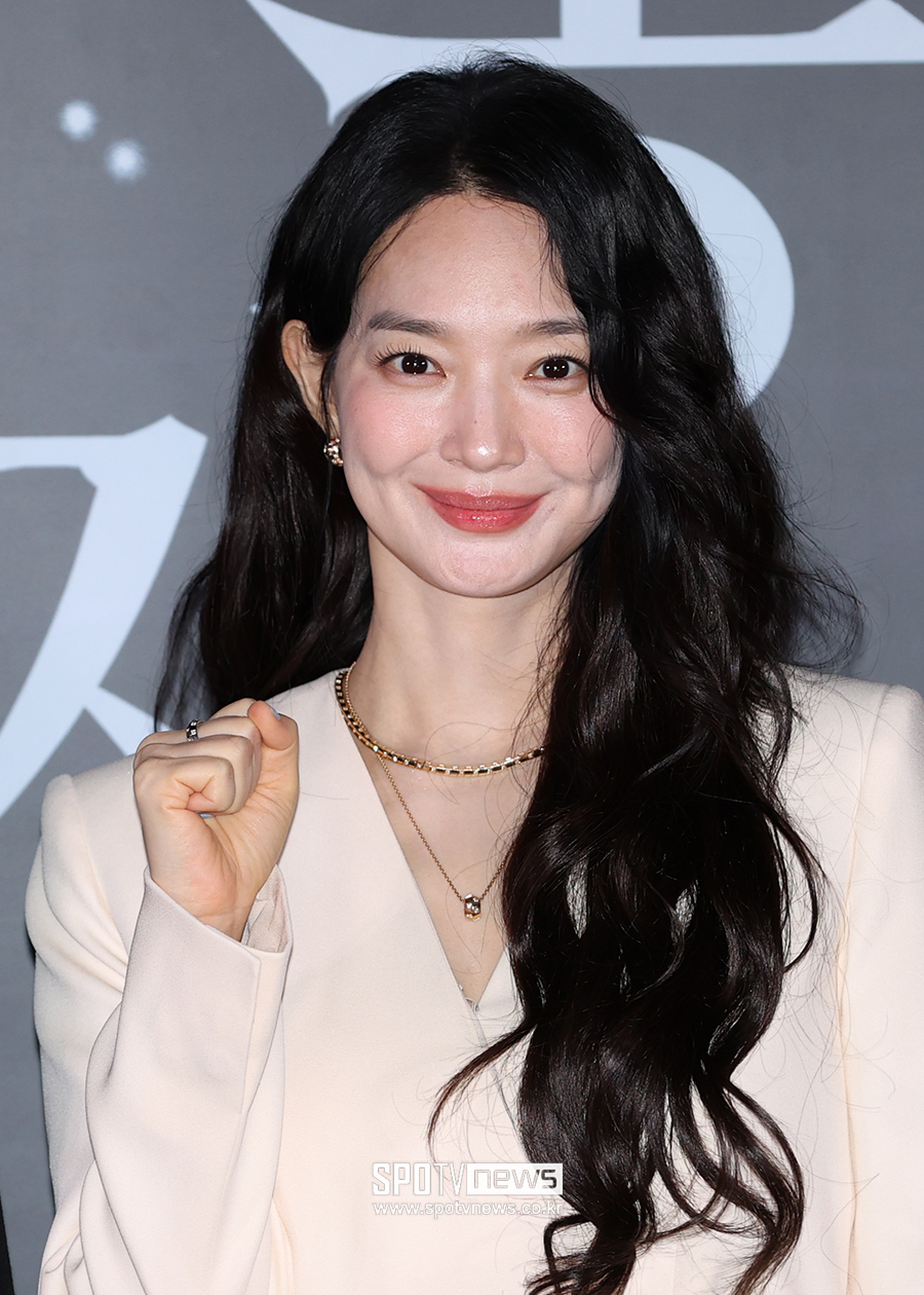 "내가 느낀 공포 와 닿길"…'눈동자' 신민아, 시각장애+1인2역 열연 담은 스릴러[종합]