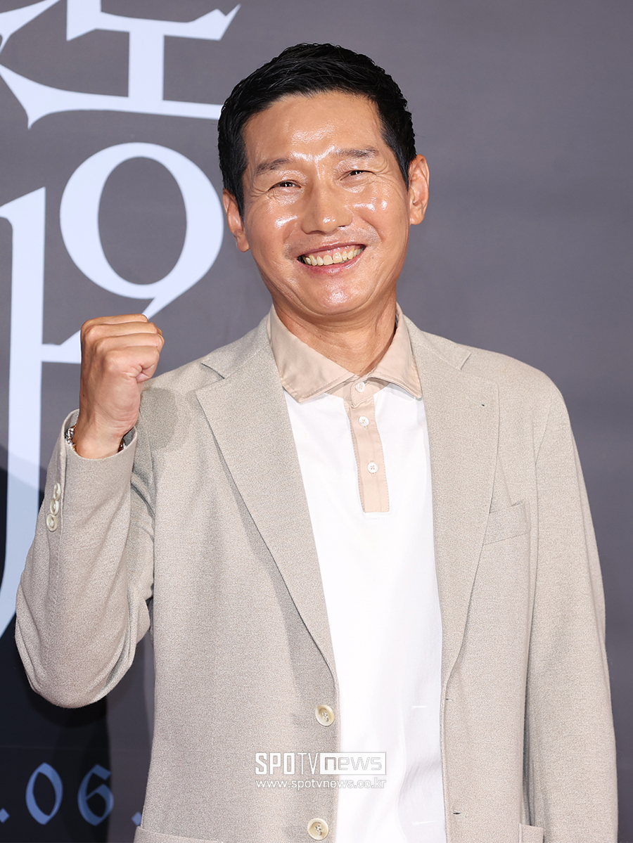 [포토S] 영화관에 뜬 염경엽 감독, '조카 영화 응원하러 왔어요~'