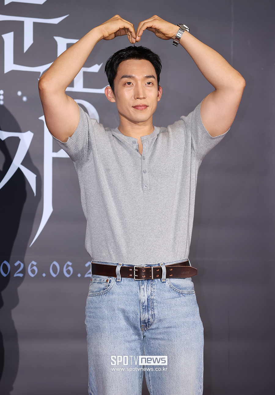 [포토S] 이상이, '근육 하트'