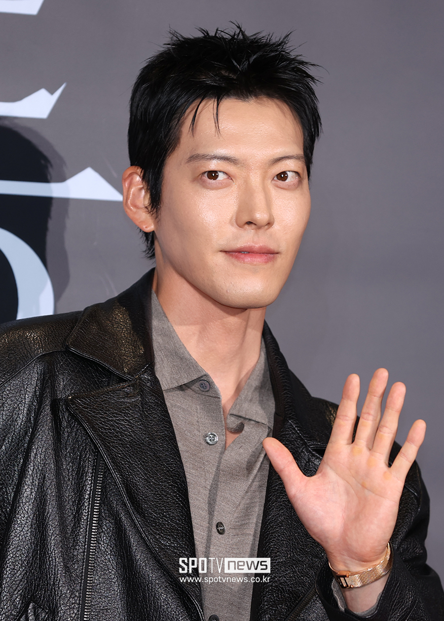 [포토S] 김우빈, '아내 ♥신민아 응원 왔어요'