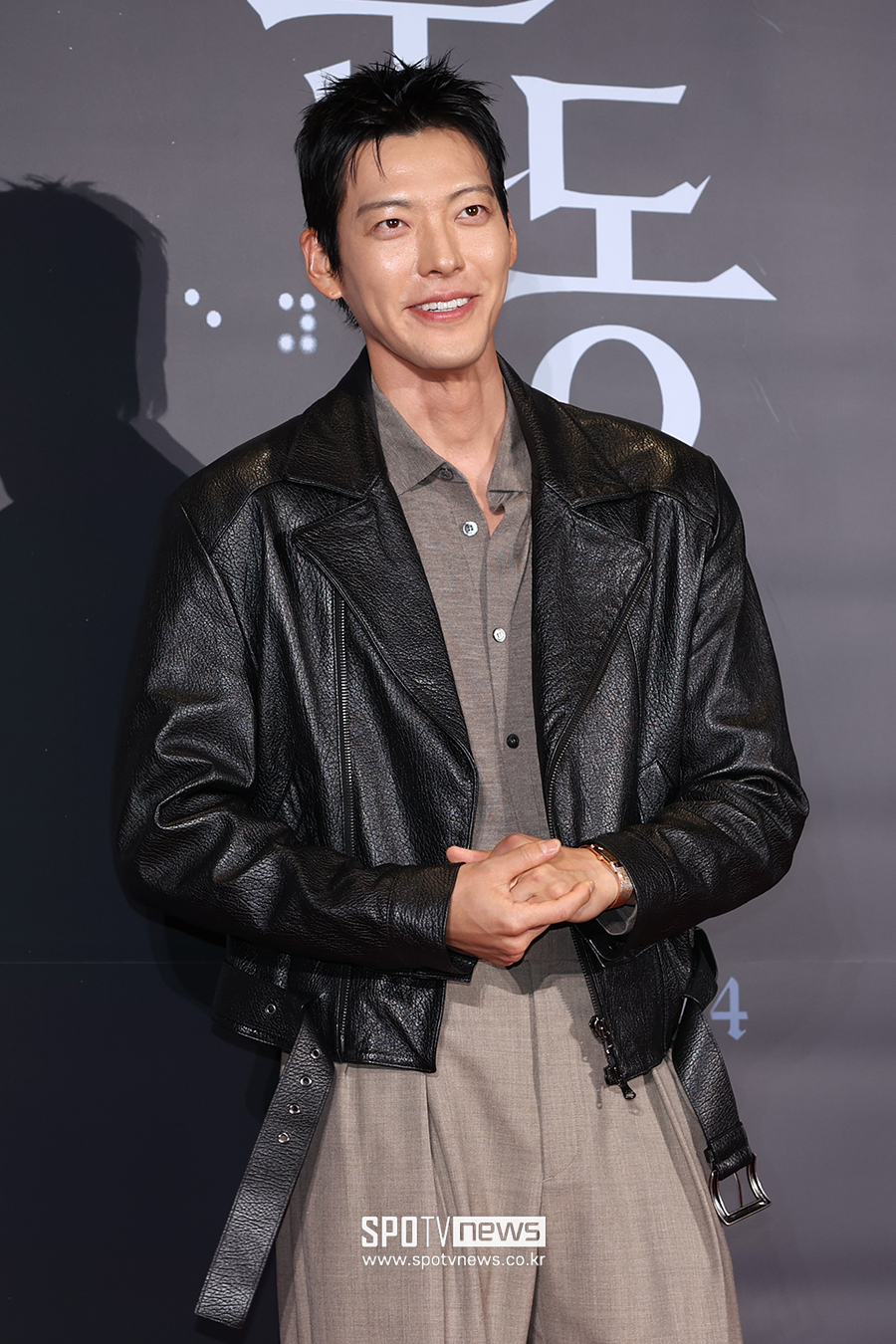 [포토S] 신민아 응원 온 김우빈, '쑥스럽네요~'