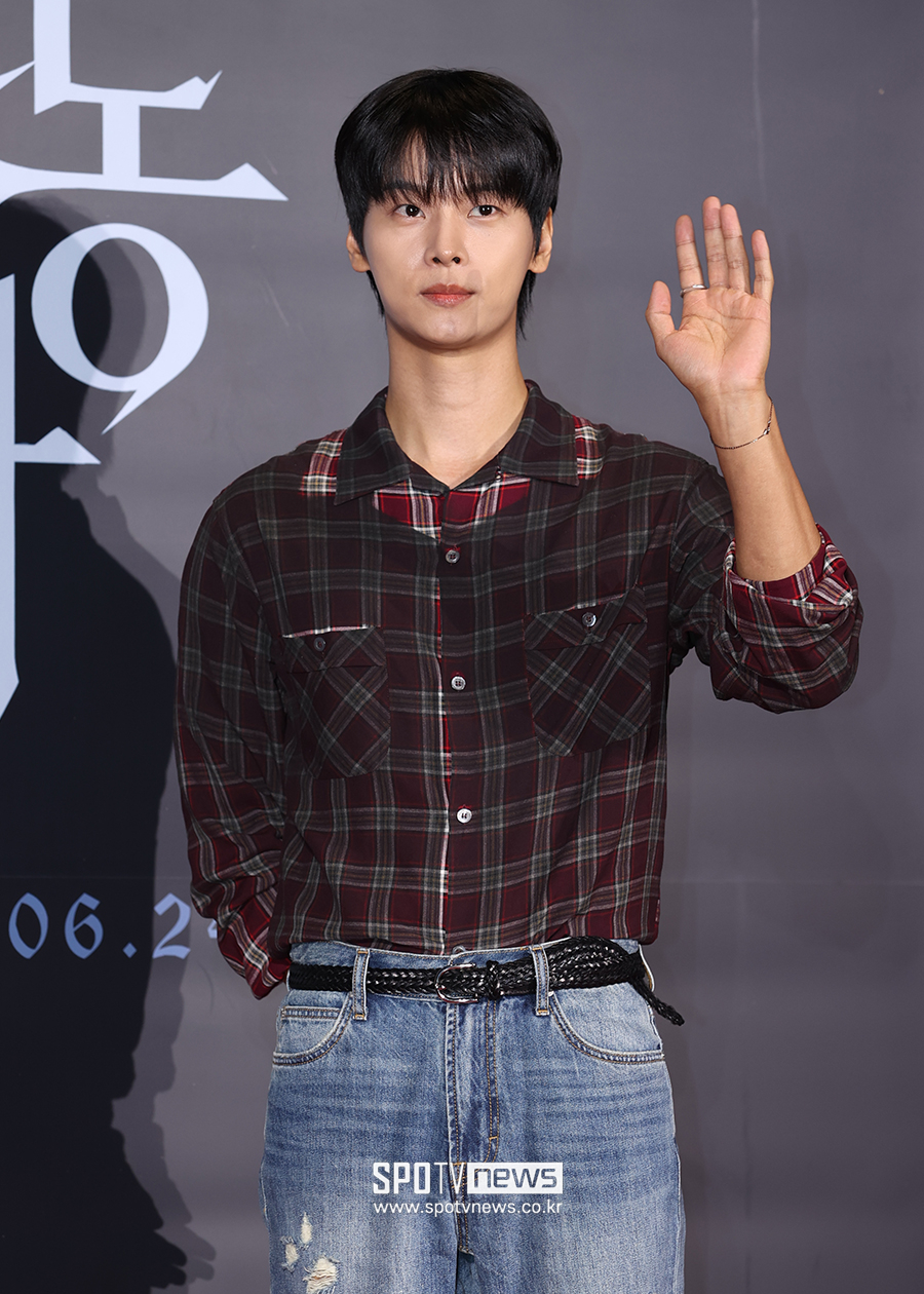 [포토S] 차학연, '자세히 보면 특이한 셔츠'