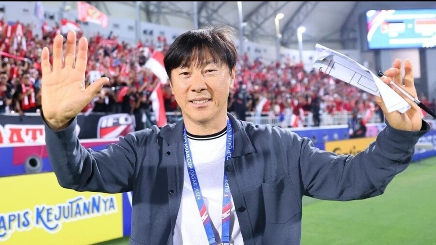 "중국 갔으면 어려웠을 것" 신태용 솔직 고백…日·中 제안 뿌리치고 페르시자행, 인니 국민 영웅의 귀환