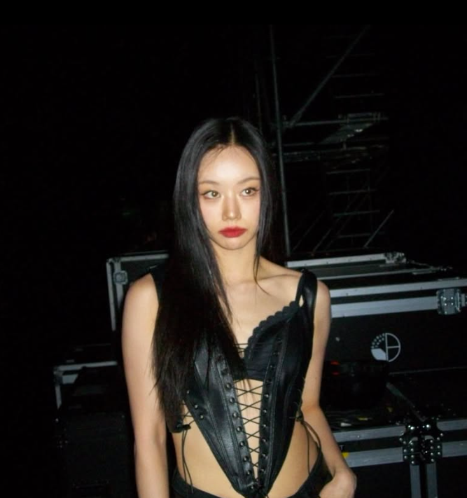 혜리, 때 아닌 '뱃살 논란' 코르셋 몸매 공개로 종결