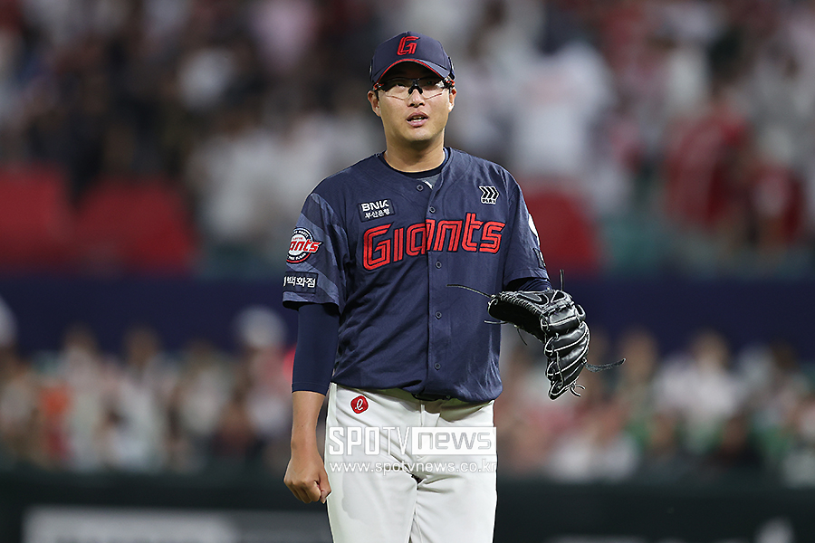 [포토S] 박세웅, '6이닝 1실점 호투'