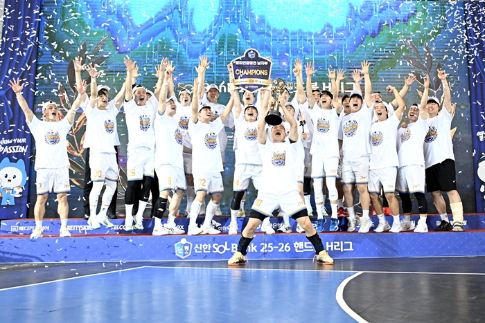 ▲ 한국과 일본의 남녀 핸드볼 리그 우승팀들이 20일 전남 여수에서 한일 클럽 슈퍼매치를 벌인다. 남자부 우승팀 인천도시공사. ⓒ 한국핸드볼연맹 제공
