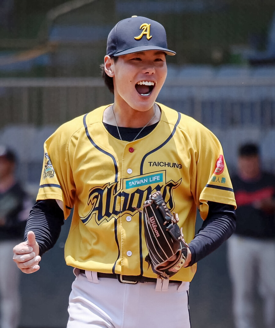 '142km→148km→153km' 롯데 이이무라 어떻게 봤나? 김태형 감독 "중간으로 기용, 다음주 등록"