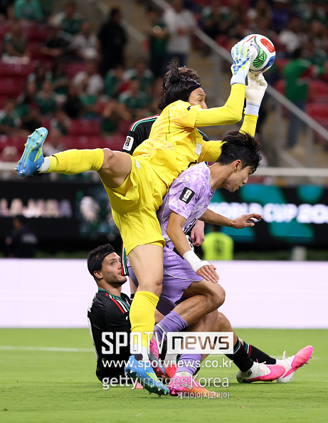 '역대급 조롱' 멕시코 매체 "한국 골키퍼의 놀라운 선물"..."멕시코 팬들에게 희망 안겨"